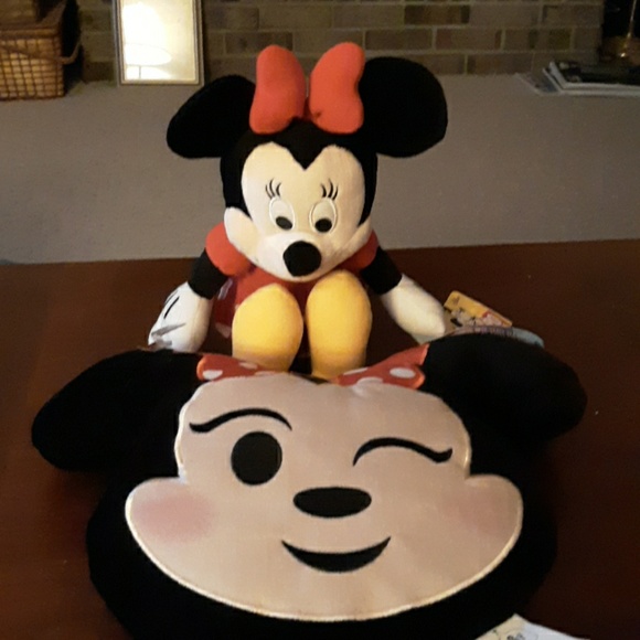 Disney Other - Minnie Mouse plushe and pillow set